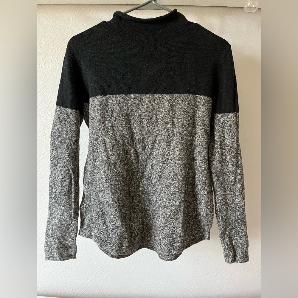 Old Navy lightweight black and grey turtleneck size xs